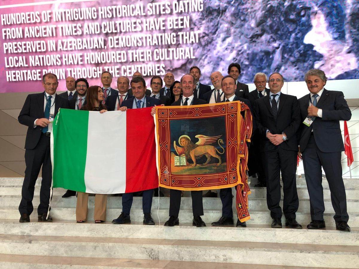 1106 2019 Baku delegazione italiana esulta per colline del Prosecco