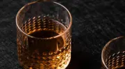 Whisky: perché i produttori asiatici hanno iniziato a importare torba da Islay
