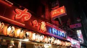 Nel bar di Pechino dedicato all&rsquo;intelligenza artificiale, dove si paga con i token DeepSeek