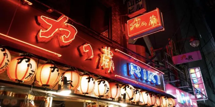 Nel bar di Pechino dedicato all&rsquo;intelligenza artificiale, dove si paga con i token DeepSeek