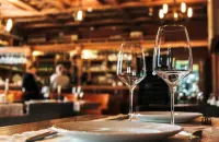 Ristorazione di fascia alta: consumi strategici per vini, bollicine e dopopasto