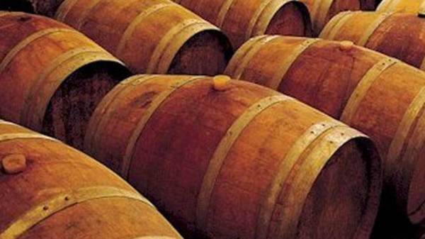 Colpire il vino nelle ritorsioni commerciali, una perdita di 340 milioni di dollari all'anno