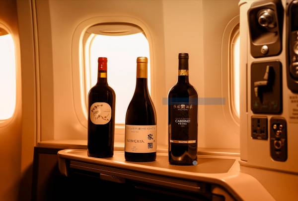 I voli Cathay iniziano a servire a bordo grandi vini cinesi