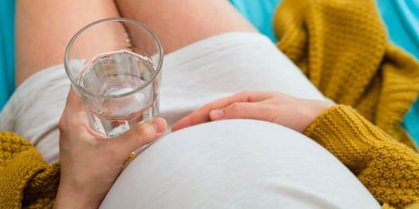Regno Unito: allo studio etichette "dissuasive" per le donne in gravidanza