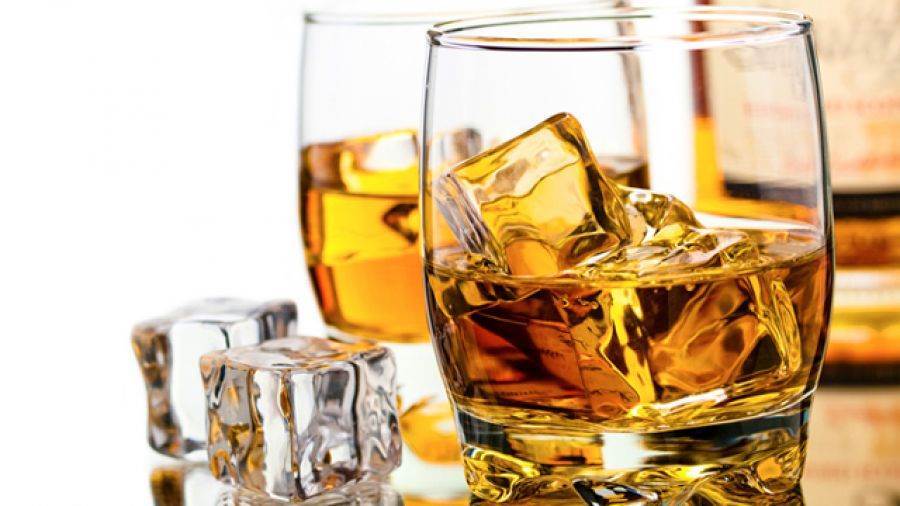 Luxury Investment Index: in 10 anni il whisky ha corso più di tutti (+582%)