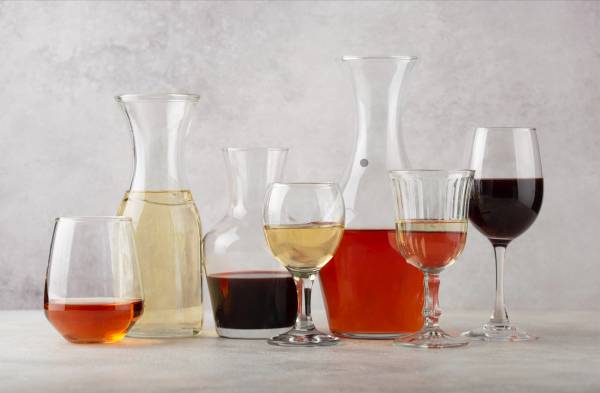 Il Belgio propone restrizioni alla pubblicità delle bevande alcoliche: i rischi per il settore