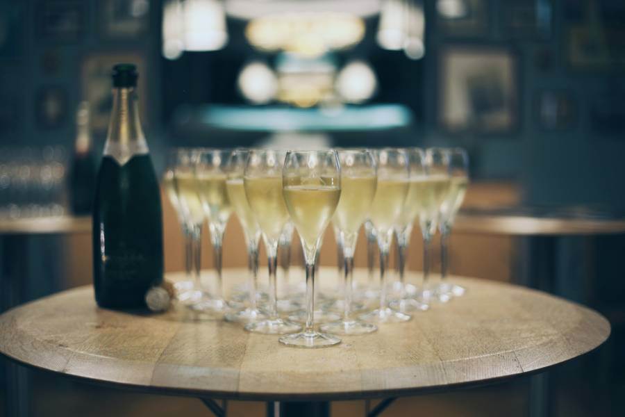 Guerra delle bollicine: da venerdì a Mosca lo Champagne è solo quello prodotto in Russia