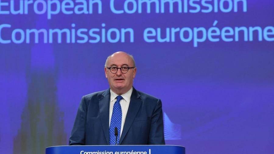 Phil Hogan si dimette dalla Commissione europea