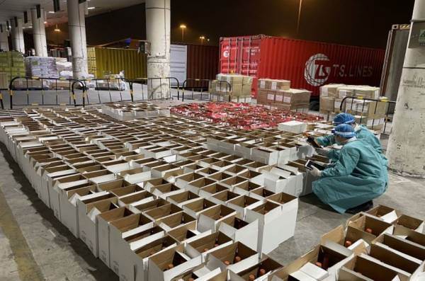 La Dogana di Shenzhen a caccia di vini importati illegalmente da Hong Kong