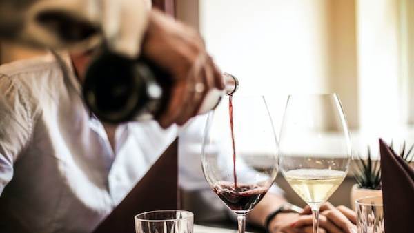 Il dopo-pandemia nell’Horeca favorisce i vini premium