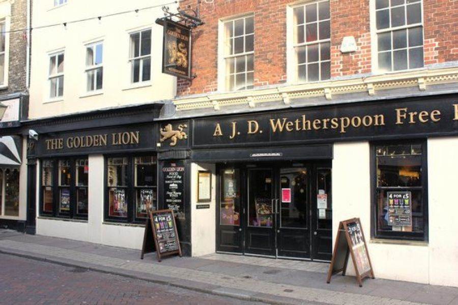 Effetto Brexit: i pub Wetherspoon non venderanno più vini europei