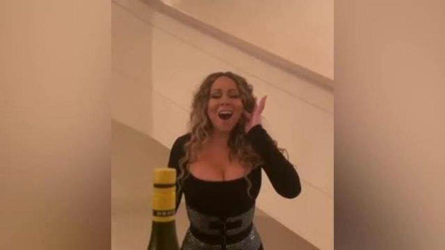 #bottletopchallenge: Mariah Carey stappa la bottiglia con l&#039;acuto