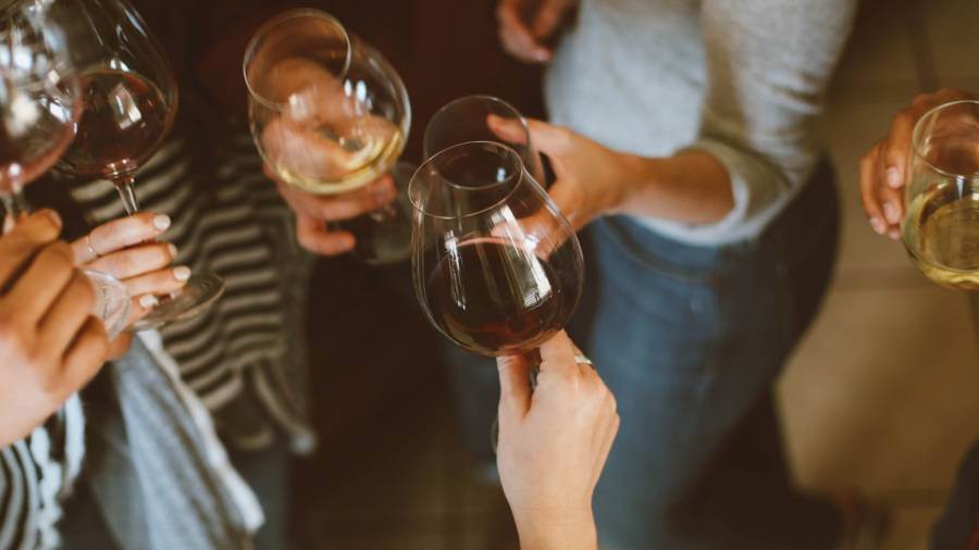 Effetto quarantena: per il vino gli inglesi si rifugiano nello shopping online