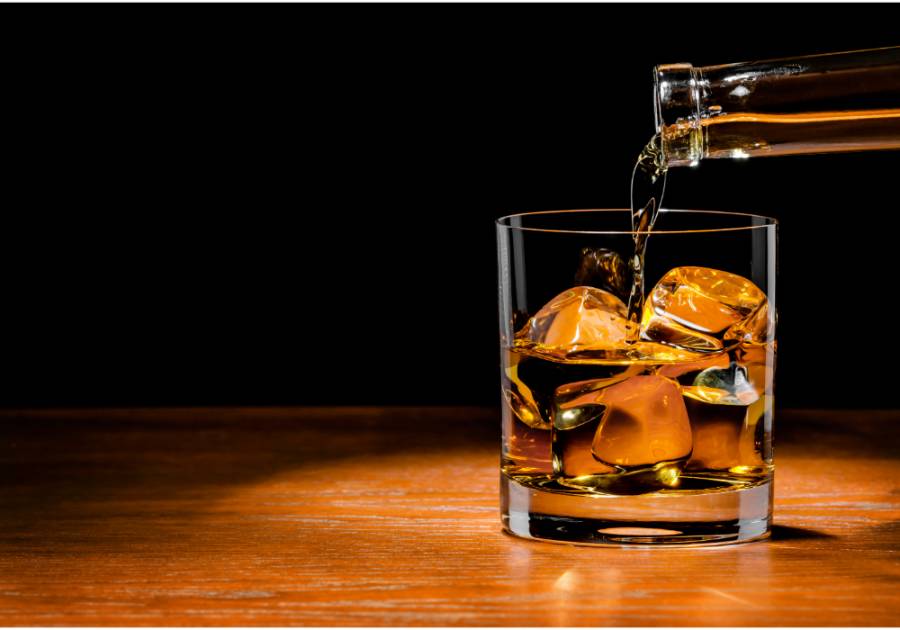 Whisky, continua la corsa dei prezzi per le bottiglie da collezione