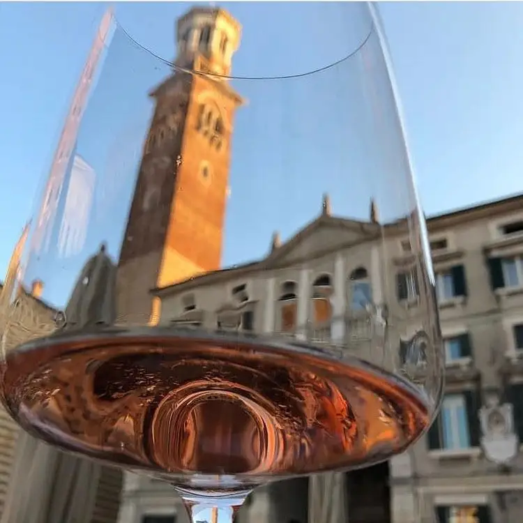 100 Note in Rosa Festival