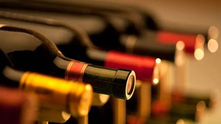 Festa di compleanno di Re Carlo, si brinder&agrave; con vino &ldquo;green&rdquo; californiano