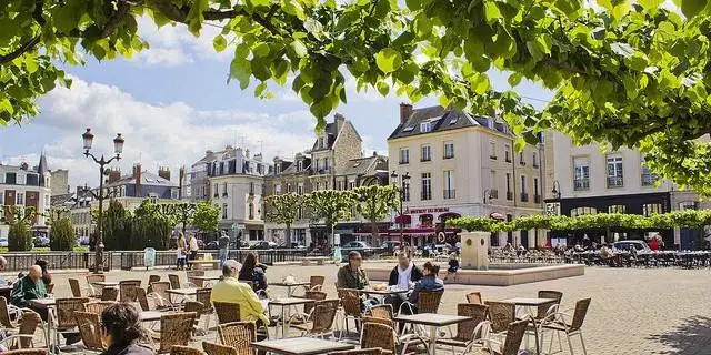 Per promuovere il turismo Reims offre una bottiglia di champagne ai visitatori