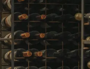 Fine wines: Liv-ex intravede la ripresa dopo un mesto 2025