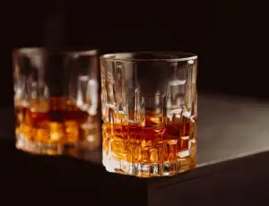 USA annuncia l&rsquo;eliminazione dei dazi del 10% sui whiskey britannici.