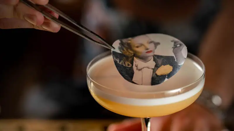 World Cocktail Day, nasce la drinklist che celebra gli ultimi 100 anni di storia del cinema