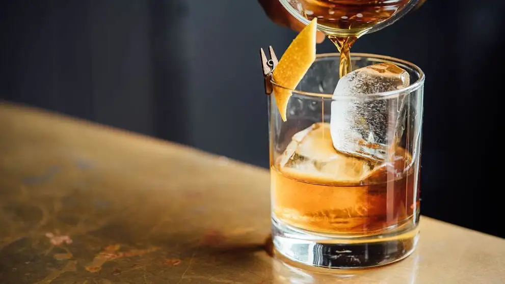 Consumo di alcolici fuori casa: calo negli Usa e crescita in Australia