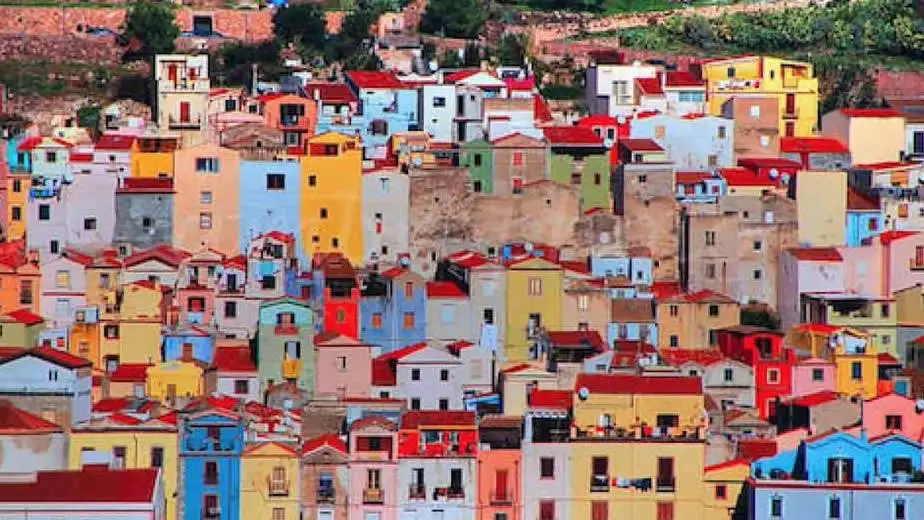 Bosa, borgo colorato della Sardegna