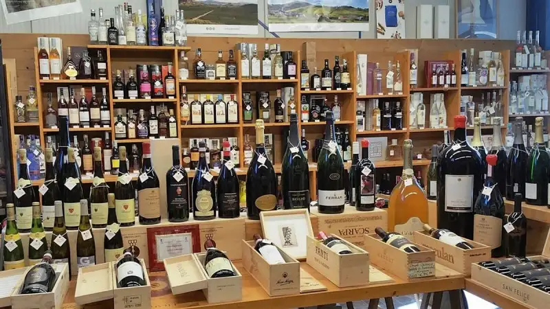 Vinarius scrive a Conte: eliminare il divieto di asporto dopo le 18