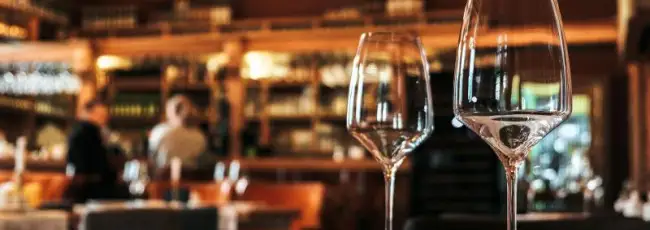 Ristorazione di fascia alta: consumi strategici per vini, bollicine e dopopasto