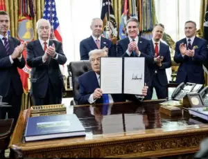 Dopo la sentenza della Corte Suprema Trump impone nuovi dazi al 15%