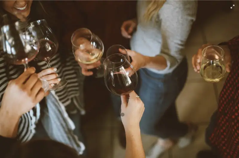 Nomisma: per il vino consumi in calo e nuove forme di acquisto