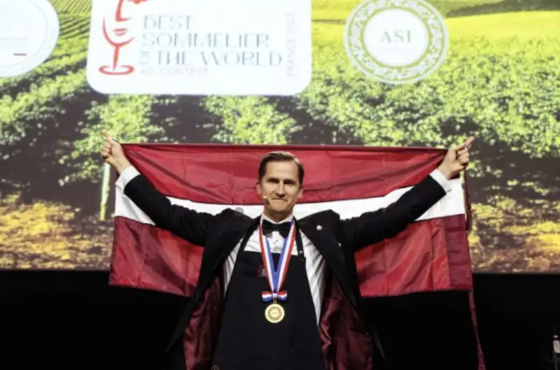 Il lettone Raimonds Tomsons &egrave; il miglior sommelier del mondo