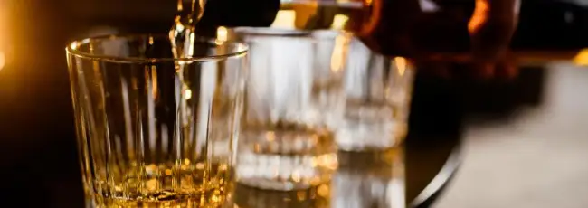 Scozia, nuovo piano 2026-2035 su alcol e prevenzione