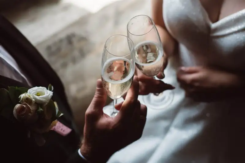 Due inglesi su tre preferiscono servire Prosecco al loro matrimonio