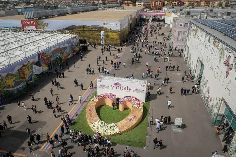 Anche il commissario Ue Hogan per l'apertura del Vinitaly pi&ugrave; grande di sempre