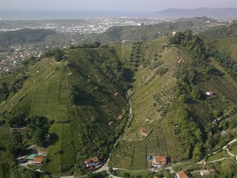 I gioielli nascosti della Garfagnana, da Barga a Castiglione, assaporando il Candia