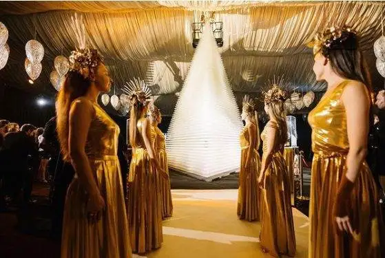 A Dubai piramide di coppe da champagne da Guinness dei primati