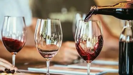 Vino, persi 2 miliardi di euro durante il lockdown