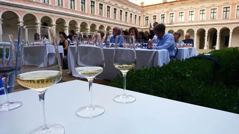 Scuola Veronelli sigla partnership con Franciacorta e Langhe