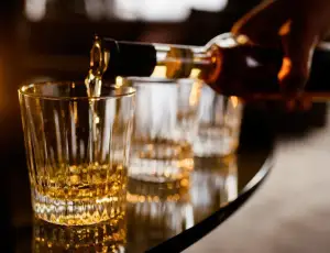 Scozia, nuovo piano 2026-2035 su alcol e prevenzione