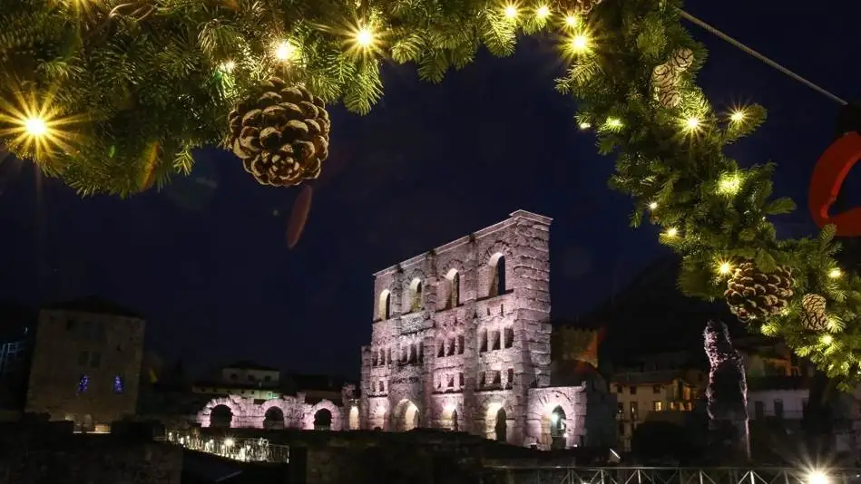Il Natale incanta la citt&agrave; di Aosta
