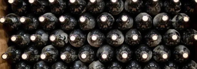 Regolamento imballaggi: i potenziali rischi dei criteri di riciclabilit&agrave; per il vetro scuro