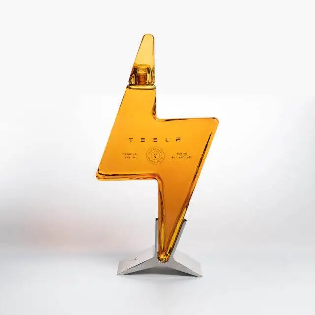 Tesla si butta sulla Tequila e le bottiglie vanno a ruba in una sera