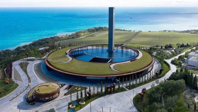 La Crimea inaugura un mega Wine Park disegnato da un architetto italiano