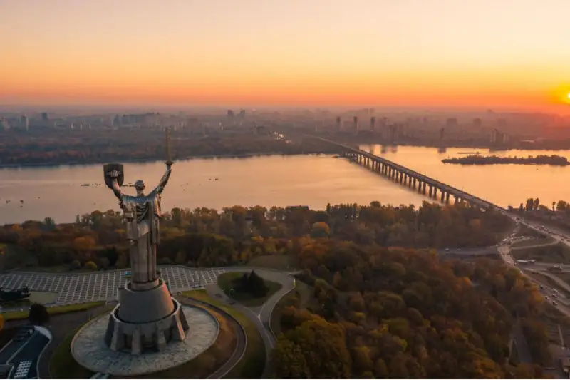 Ucraina: firmata la legge di integrazione europea su uva, vino e prodotti vitivinicoli