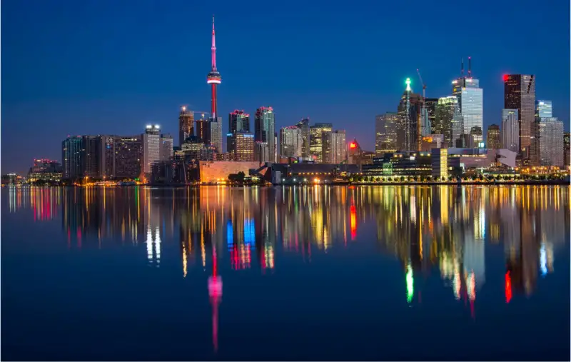 Il premier dell'Ontario minaccia il blocco degli acquisti di alcolici americani per contrastare i dazi di Trump