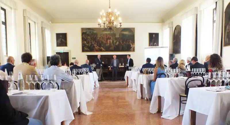 Alta Scuola Veronelli: docenti d'eccezione per "Camminare le vigne"