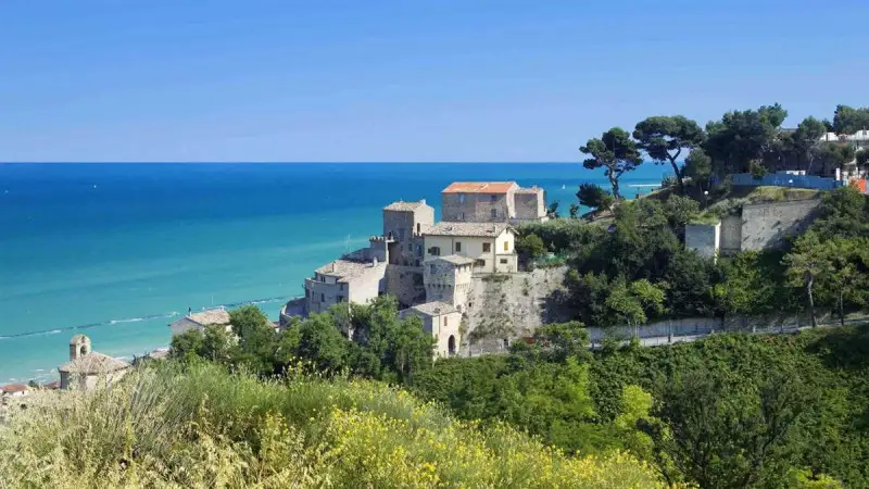 Raggiungendo la verde riviera picena