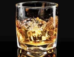 Trump &ldquo;grazia&rdquo; il whisky scozzese: cancellati i dazi all&rsquo;import negli Usa