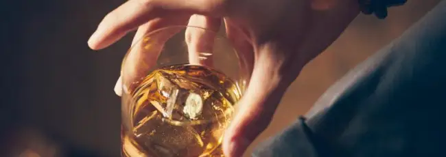 Regno Unito-Cina, progressi nelle trattative sui dazi al whisky 