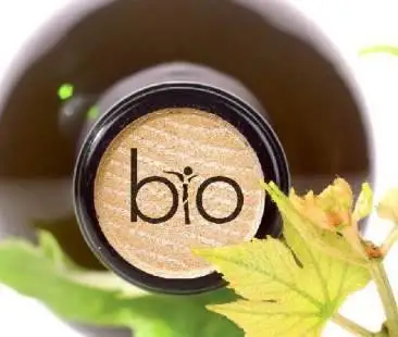 Vino bio: entro il 2023 si toccher&agrave; il tetto di un miliardo di bottiglie